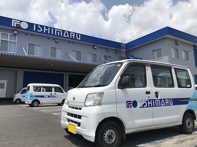 目立つカラーリングのイシマルカー！