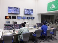 中央制御室での運転監視業務