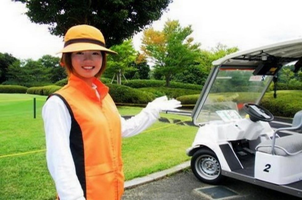先輩たちのキャディ研修の様子です