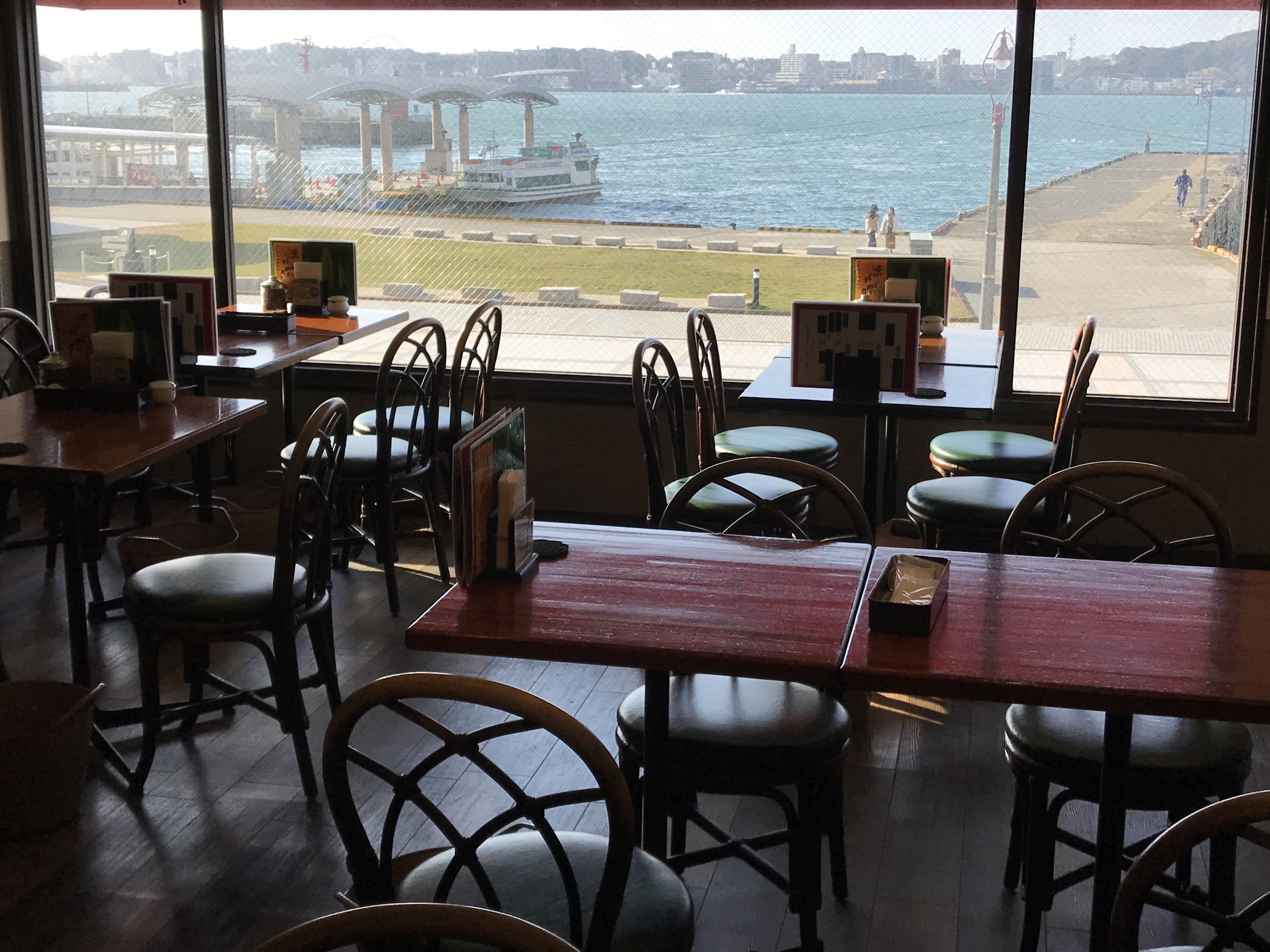 伽哩本舗２階　目の前は関門海峡
