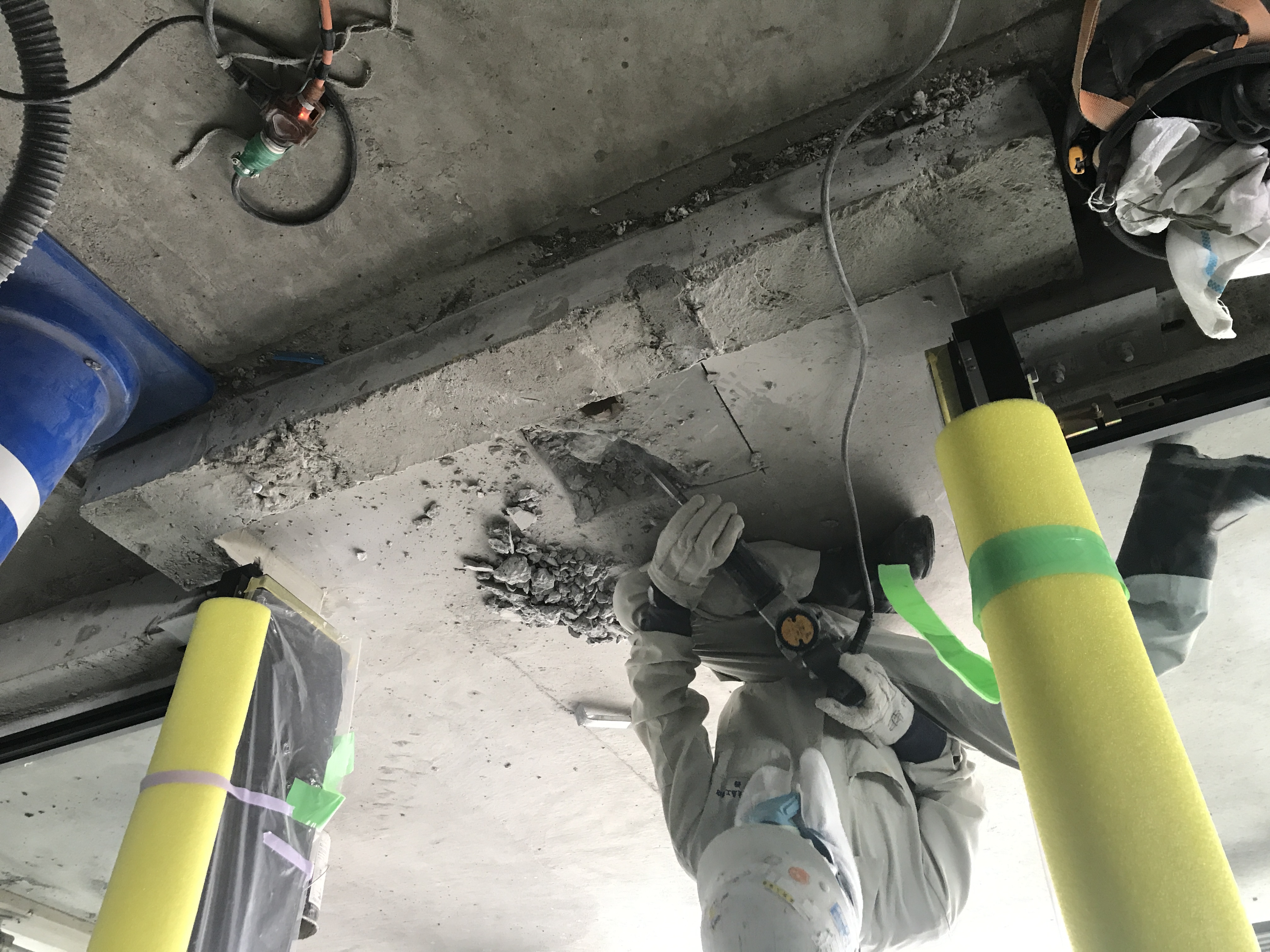 はつり作業風景