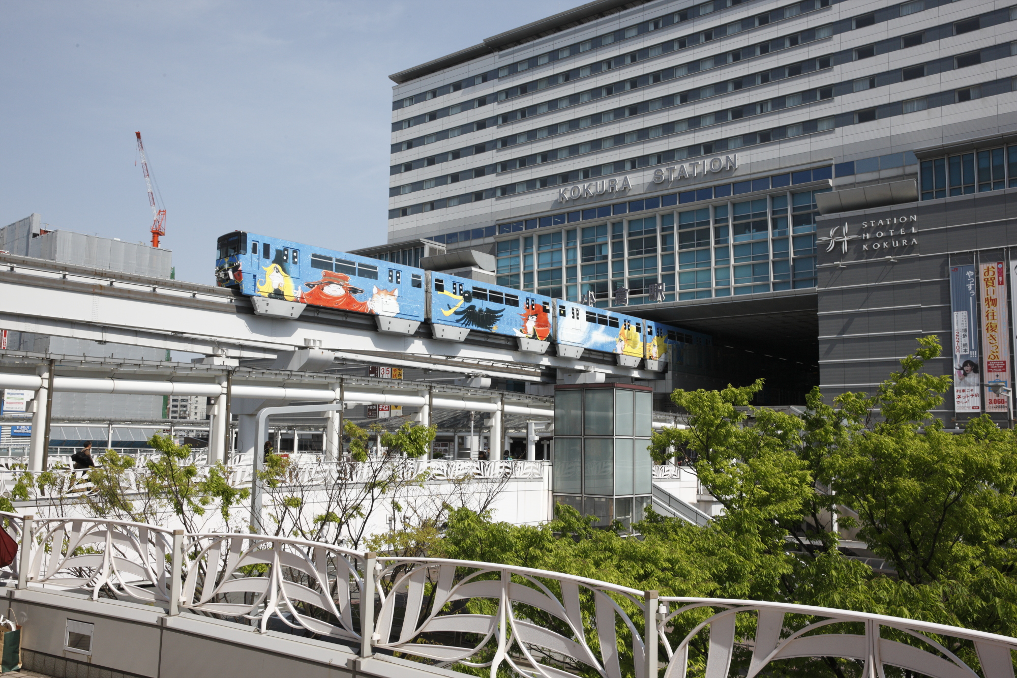 小倉駅を出発する999号