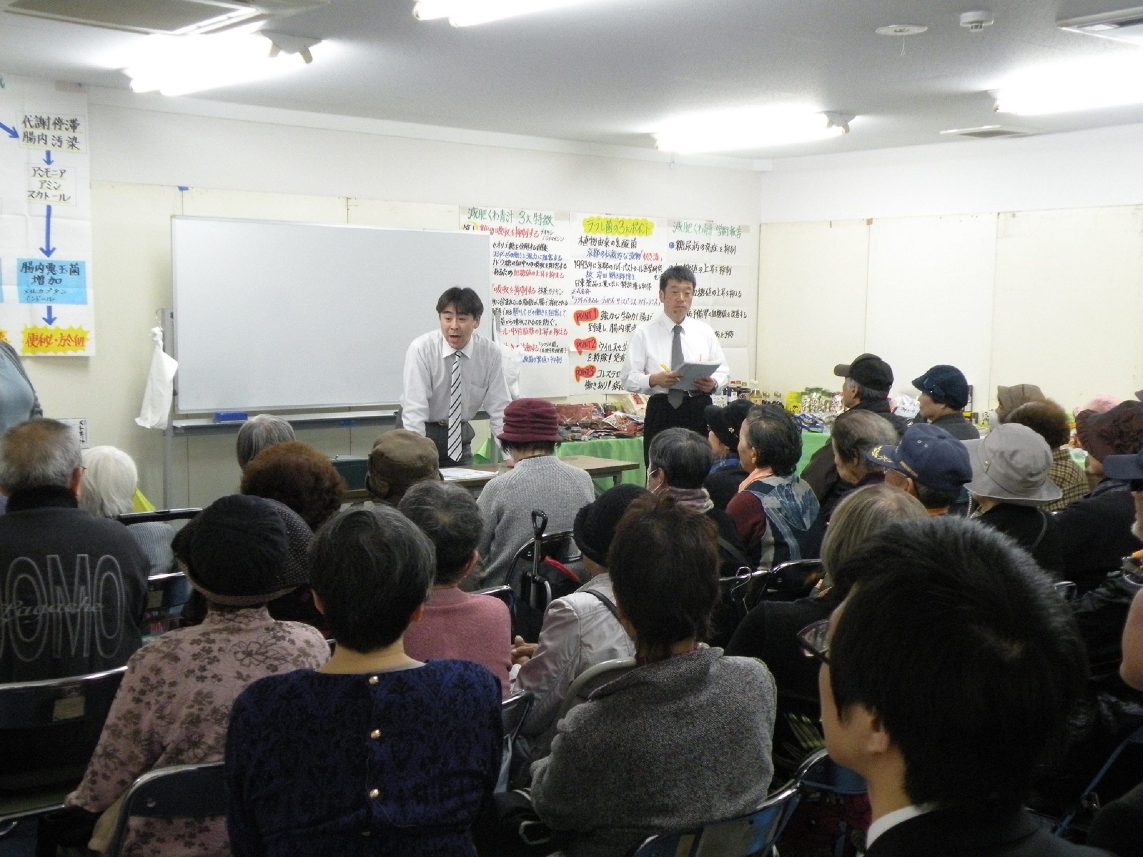 イベント風景。2～3人で活動しています。