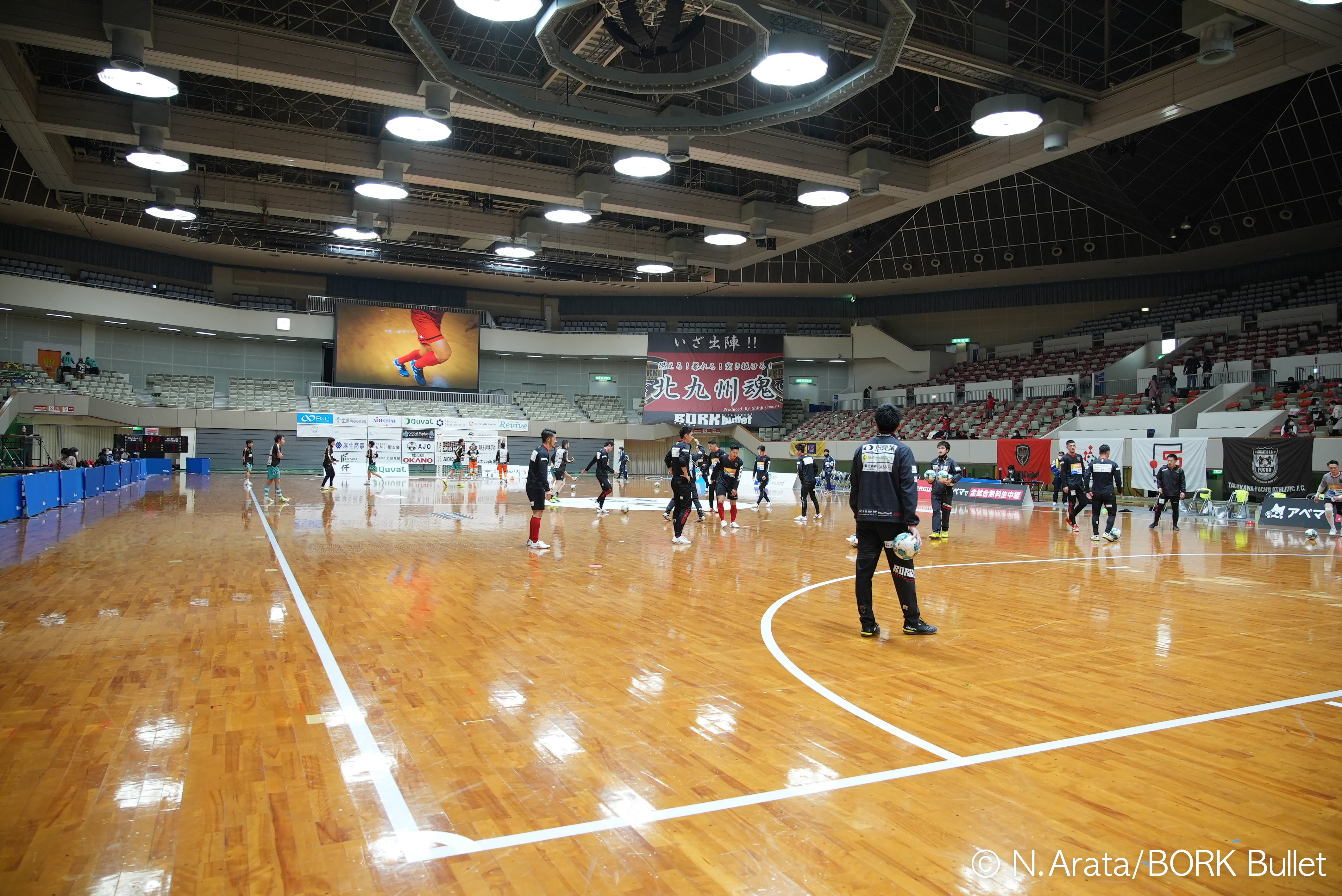 完成したピッチで選手たちのアップ開始！