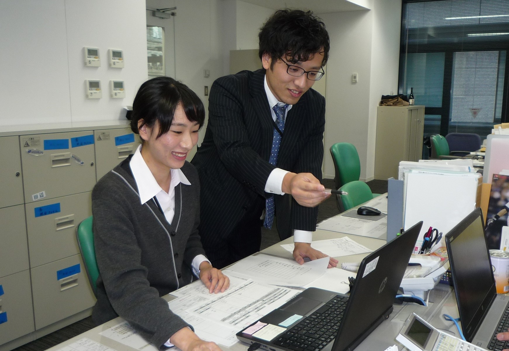 チームで協力しながら仕事を進めて行きます