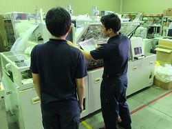 倉庫での作業風景