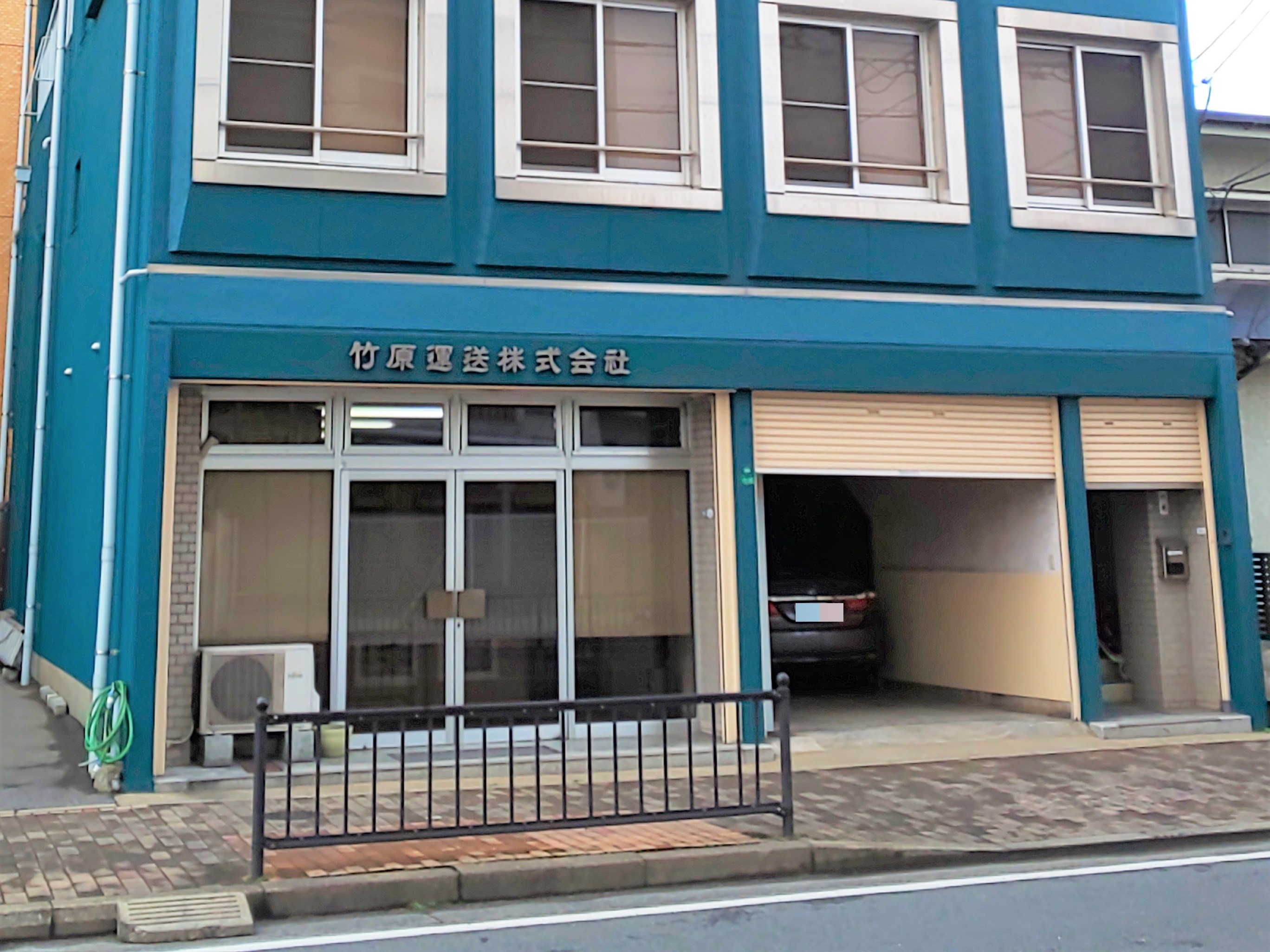 本社は戸畑、勤務地は若松(響町)です。