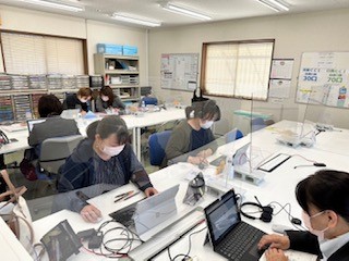 コロナ禍では、アクリル板で感染防止