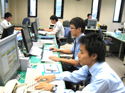 本社内の執務風景です