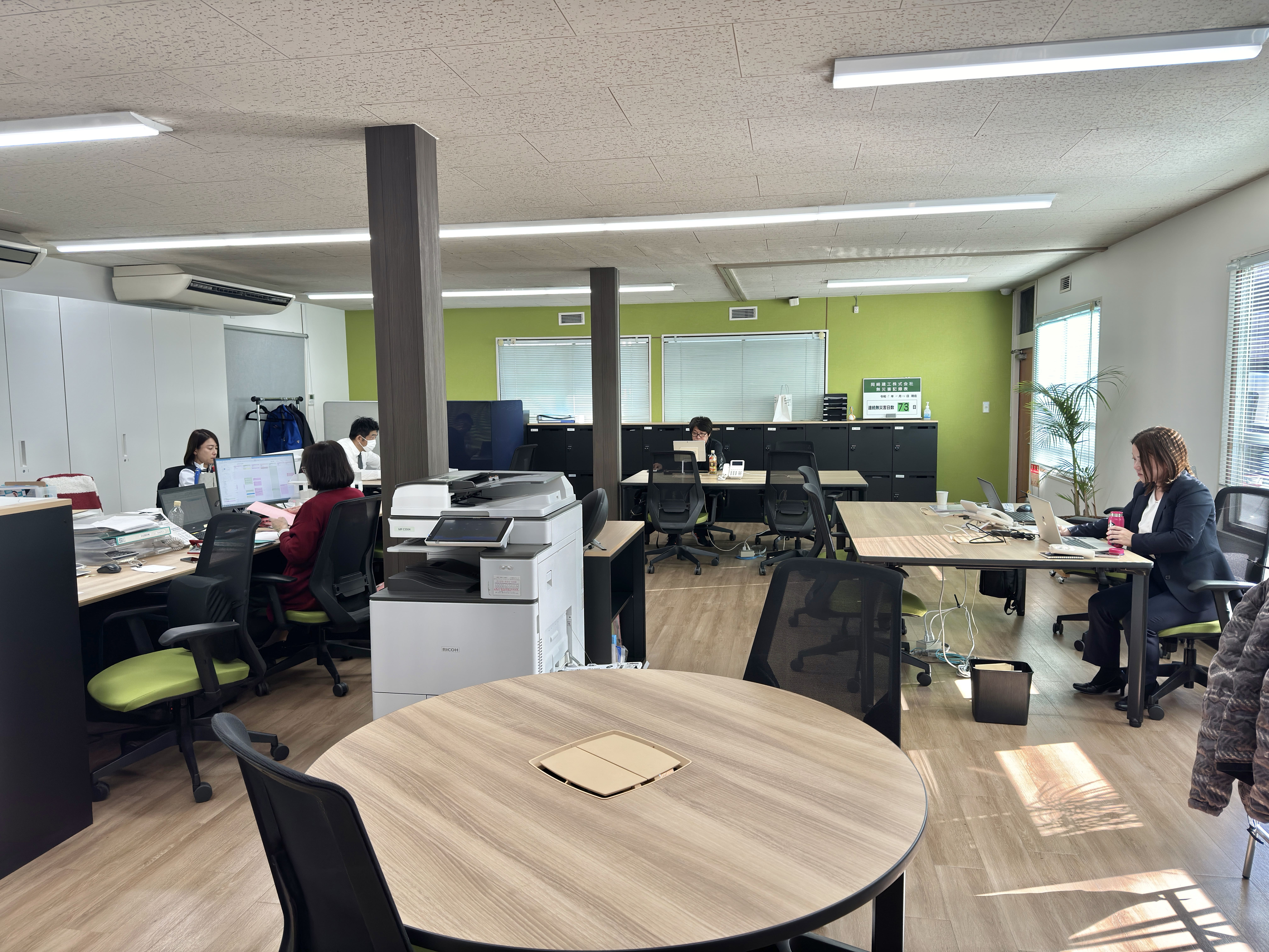 本社はフリーアドレス制を導入