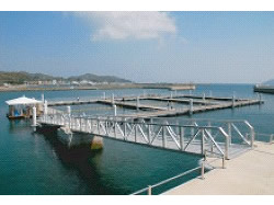 設計事例　渡橋と浮体(釣堀施設) 