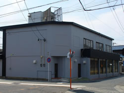 解放感のあるガラス張りの作業場です。