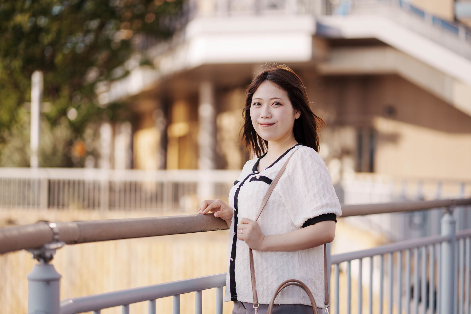 仕事に向き合う女性